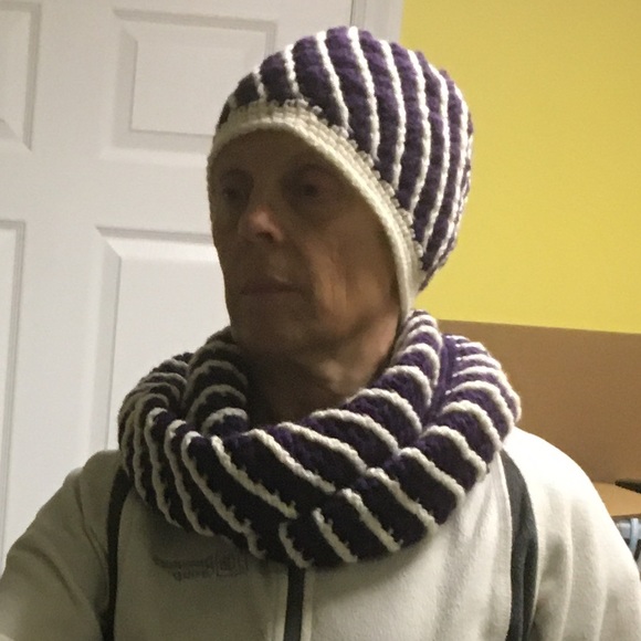 Hand made by me - toque and scarf - crochet spiral - Picture 2 of 7